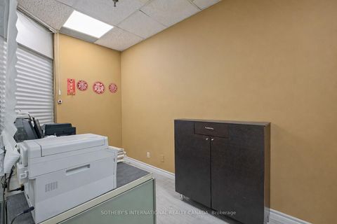 Photo 3 at 237 - 222 Spadina Avenue, Chinatown, Toronto