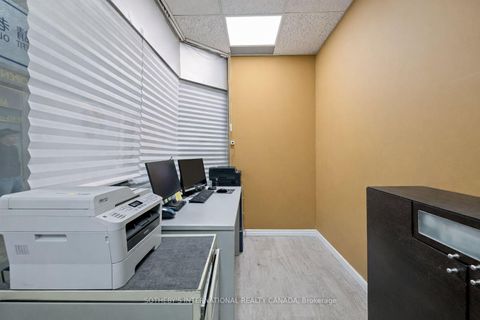 Photo 4 at 237 - 222 Spadina Avenue, Chinatown, Toronto