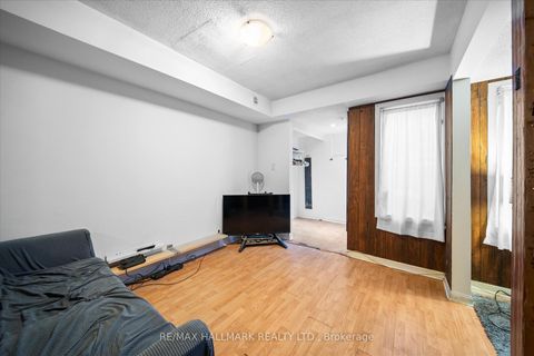 Photo 9 at 734 - 10 Laidlaw Street, South Parkdale, Toronto