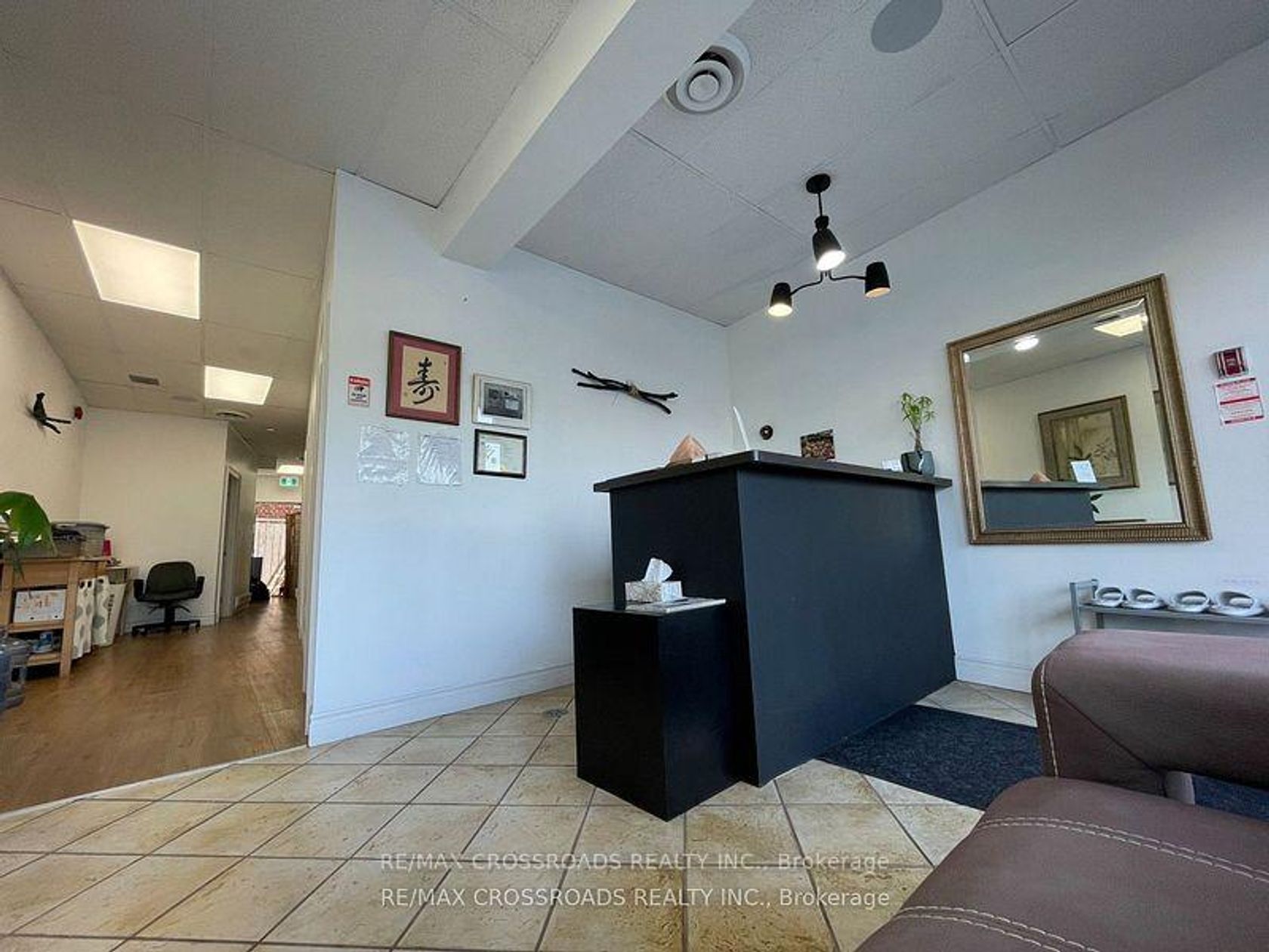 1716 QUEEN ST Street E, The Beaches, Toronto photo number 2