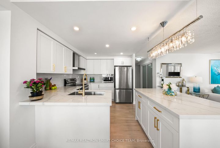 Photo 11 at 1211 - 28 Hollywood Avenue, Willowdale East, Toronto