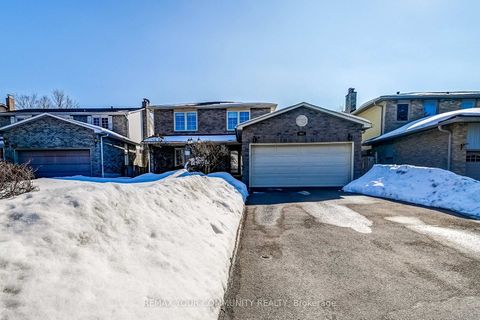 Photo 0 at 911 Ferndale Crescent, College Manor, Newmarket