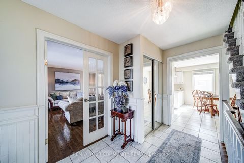 Photo 5 at 911 Ferndale Crescent, College Manor, Newmarket