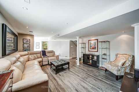 Photo 26 at 911 Ferndale Crescent, College Manor, Newmarket