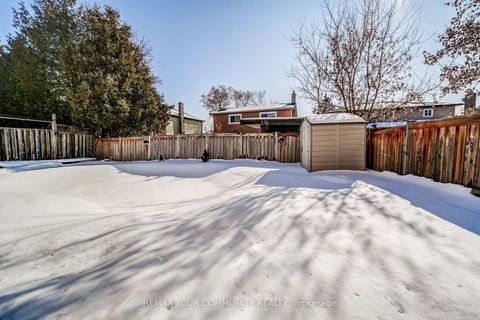 Photo 34 at 911 Ferndale Crescent, College Manor, Newmarket