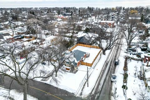 Photo 6 at 41 Ash Crescent, Long Branch, Toronto