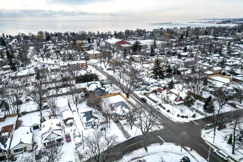 Photo 7 at 41 Ash Crescent, Long Branch, Toronto