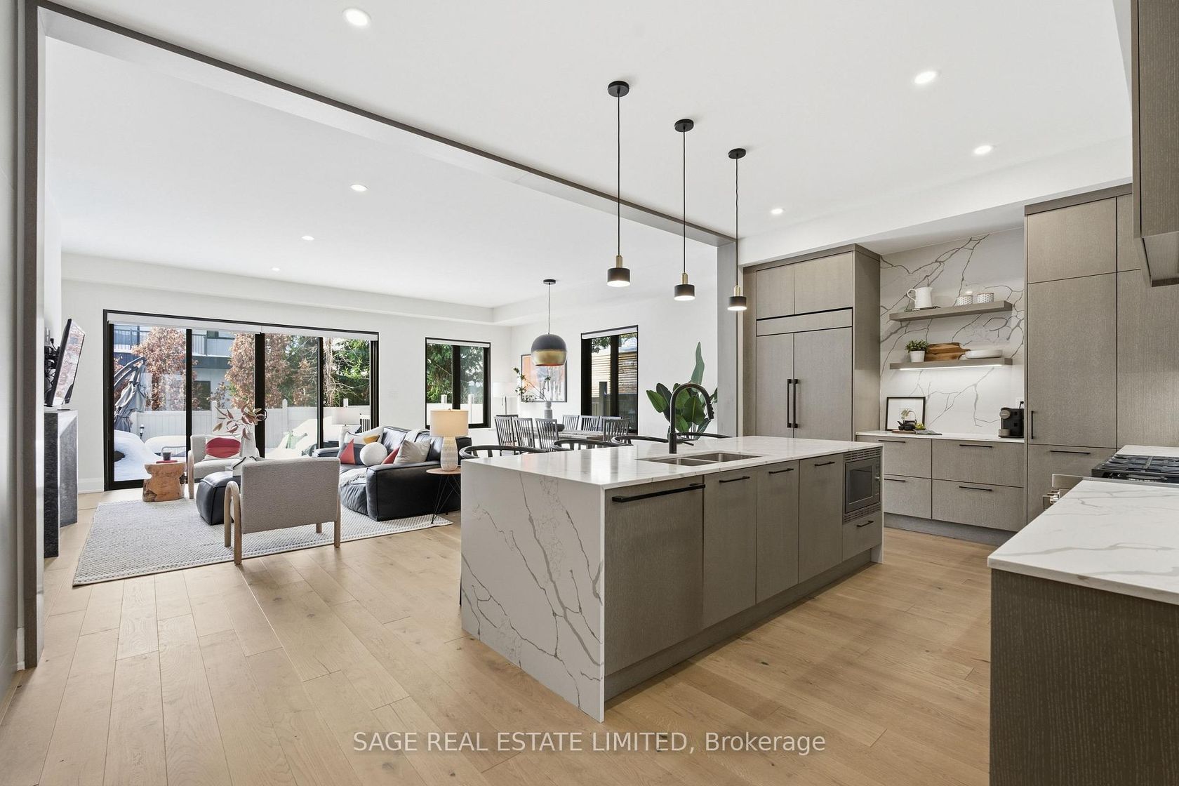 10 Brant Avenue, Port Credit, Mississauga 