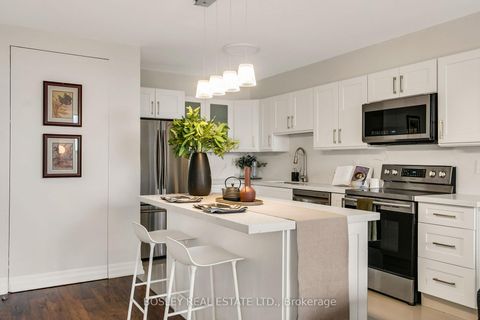 Photo 10 at 1411 - 10 Edgecliff Golfway, Flemingdon Park, Toronto