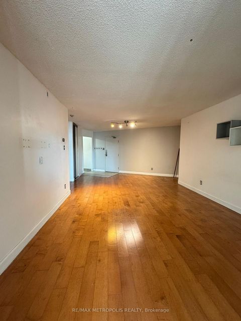 Photo 3 at 704 - 250 Queens Quay W, Waterfront Communities C1, Toronto