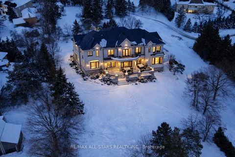 Photo 2 at 9 Kenlea Court, Aurora Heights, Aurora