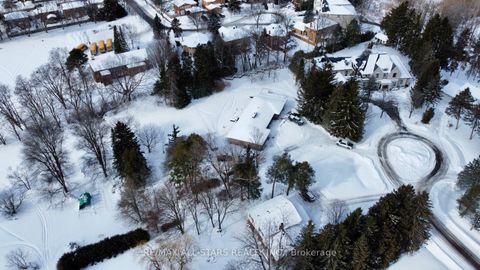 Photo 4 at 9 Kenlea Court, Aurora Heights, Aurora