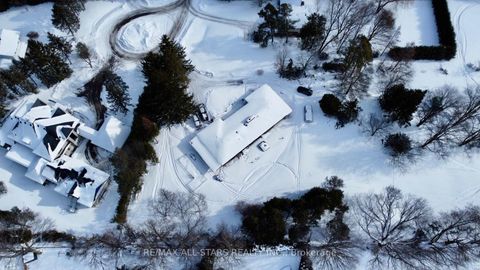 Photo 7 at 9 Kenlea Court, Aurora Heights, Aurora