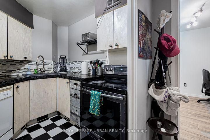 Photo 11 at 505 - 25 Maitland Street, Yonge Corridor, Toronto