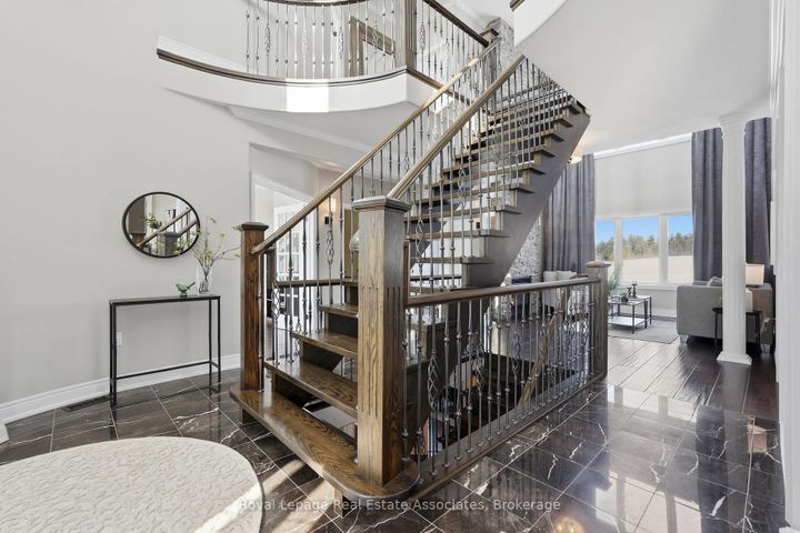 Photo 3 at 100 Chesswood Trail, Rural Flamborough, Hamilton