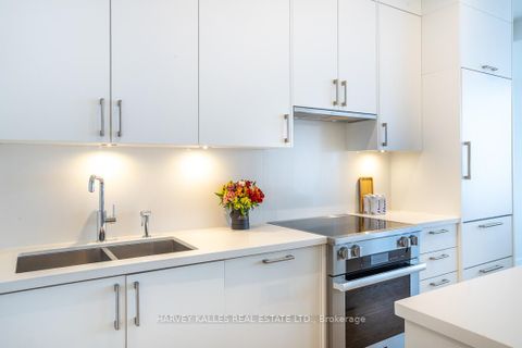 Photo 5 at 1013 - 111 St Clair Avenue W, St. Clair, Toronto