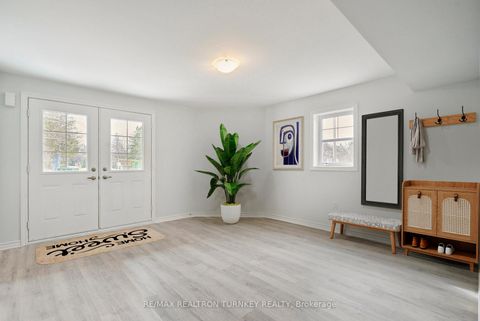 Photo 3 at 2 Ravenscraig Place, Cookstown, Innisfil