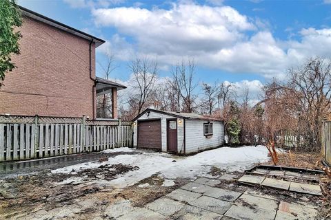 Photo 2 at 38 Hilldale Road, Smythe, Toronto