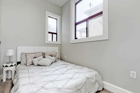 Photo 8 at 38 Hilldale Road, Smythe, Toronto