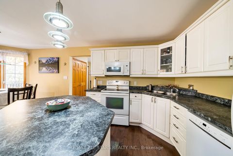 Photo 32 at 100 Snow Ridge Court, Raglan, Oshawa