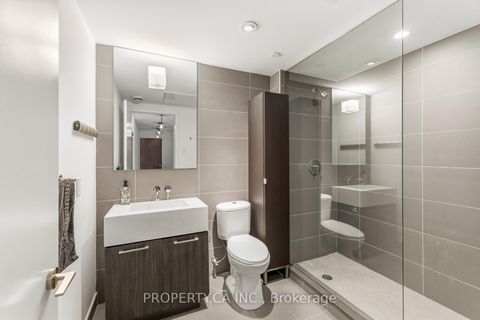 Photo 3 at 623 - 560 King Street W, Waterfront Communities C1, Toronto