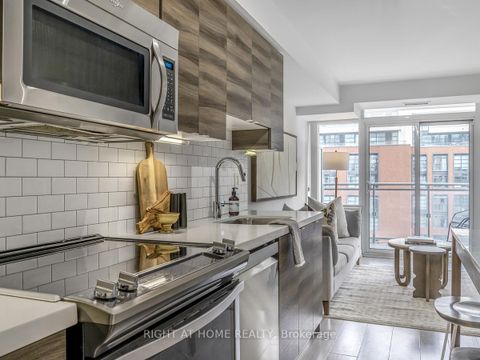 Photo 4 at 1622 - 525 Adelaide Street W, Waterfront Communities C1, Toronto