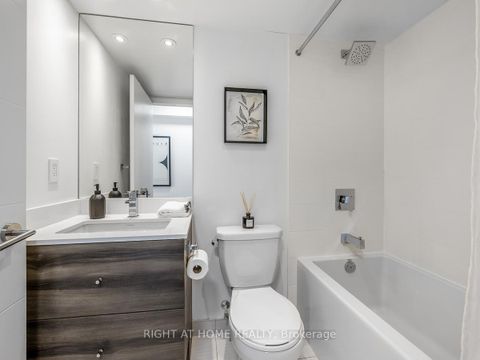 Photo 10 at 1622 - 525 Adelaide Street W, Waterfront Communities C1, Toronto