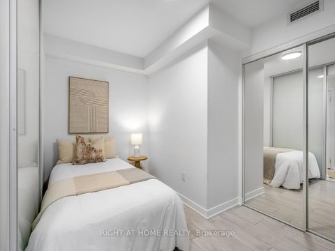 Photo 11 at 1622 - 525 Adelaide Street W, Waterfront Communities C1, Toronto