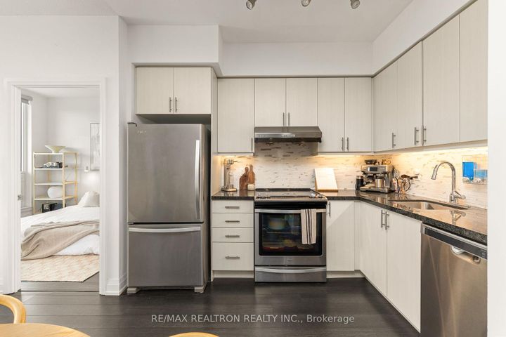 Photo 3 at 910 - 3121 Sheppard Avenue E, Sullivan, Toronto