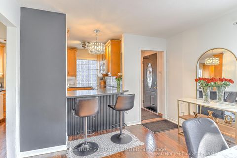 Photo 3 at 18 Cochrane Court, Queensway, Toronto