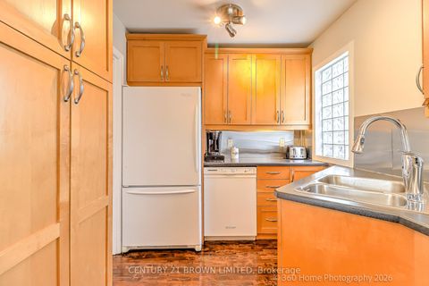 Photo 7 at 18 Cochrane Court, Queensway, Toronto