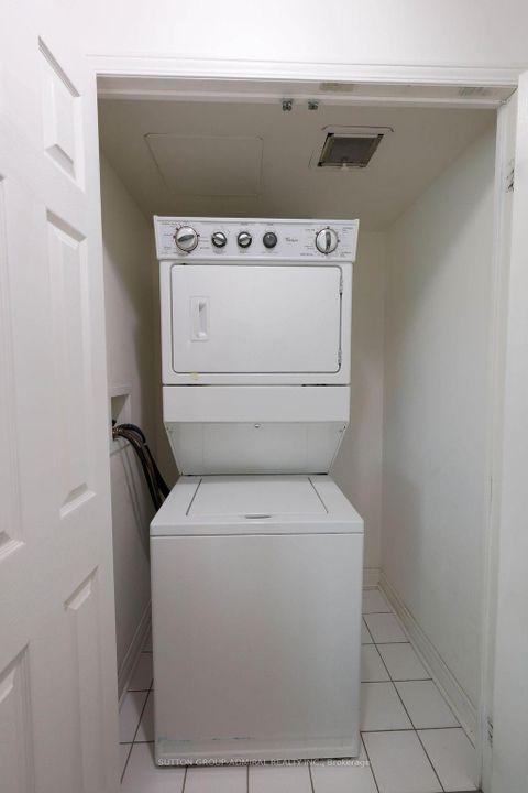 Photo 6 at 409 - 60 Fairfax Crescent, Birchmount, Toronto