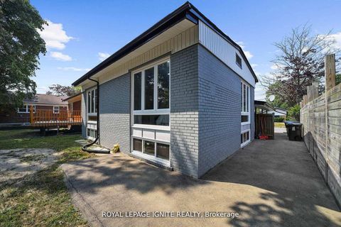 Photo 32 at 47 Deerfield Road, Bendale, Toronto