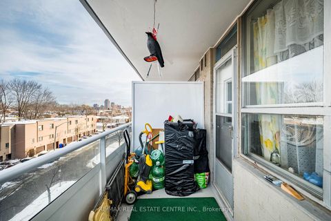 Photo 23 at 509 - 200 Lotherton Pathway Pathway, Glen Park, Toronto