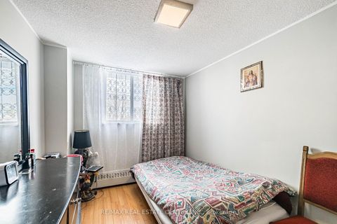 Photo 34 at 509 - 200 Lotherton Pathway Pathway, Glen Park, Toronto