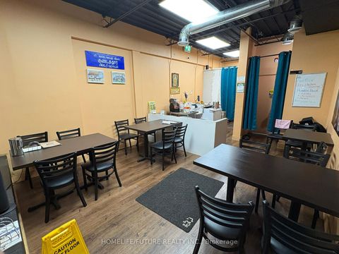 Photo 2 at 296 - 284-296 Markham Road, Scarborough Village, Toronto