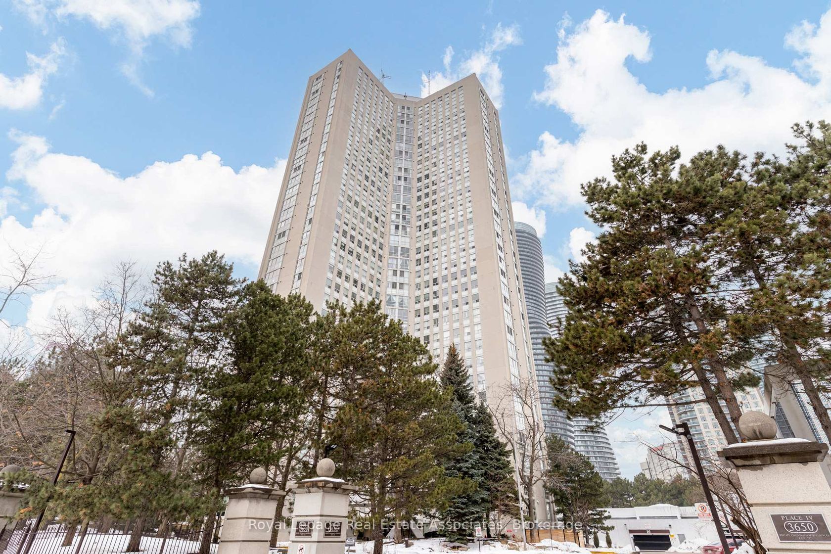 1006 - 3650 Kaneff Crescent, Mississauga Valleys, Mississauga by Loree Meneguzzi Real Estate 1006 - 3650 Kaneff Crescent, Mississauga Valleys, Mississauga