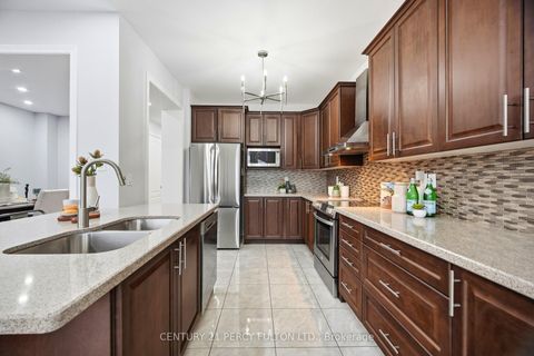 Photo 8 at 2415 Kentucky Derby Way, Windfields, Oshawa