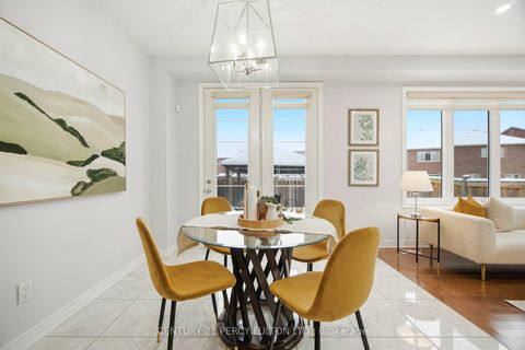 Photo 9 at 2415 Kentucky Derby Way, Windfields, Oshawa