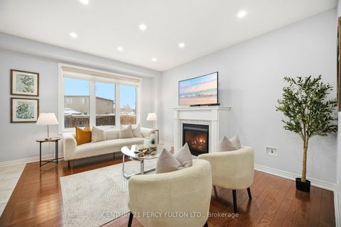 Photo 12 at 2415 Kentucky Derby Way, Windfields, Oshawa