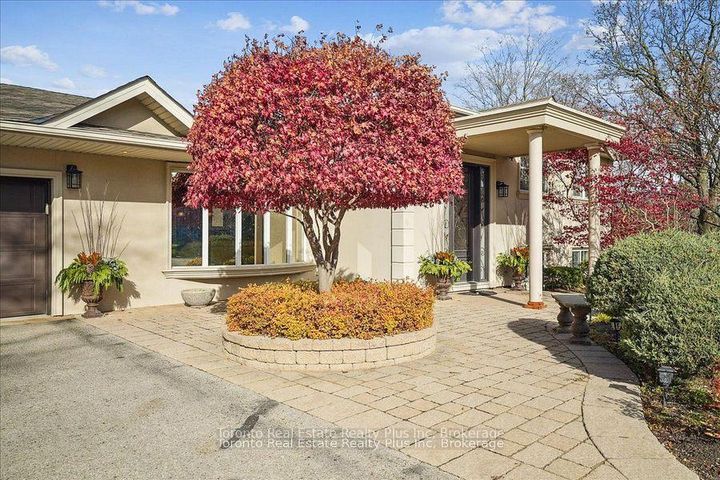 Photo 3 at 10 Sevilla Boulevard, Kleinburg, Vaughan