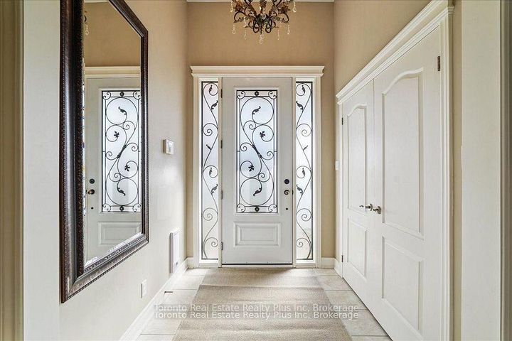 Photo 5 at 10 Sevilla Boulevard, Kleinburg, Vaughan