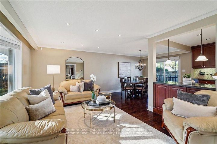 Photo 7 at 10 Sevilla Boulevard, Kleinburg, Vaughan