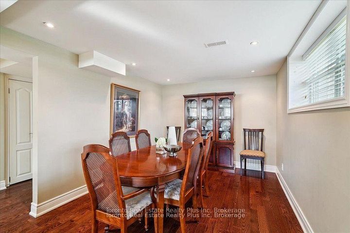 Photo 18 at 10 Sevilla Boulevard, Kleinburg, Vaughan