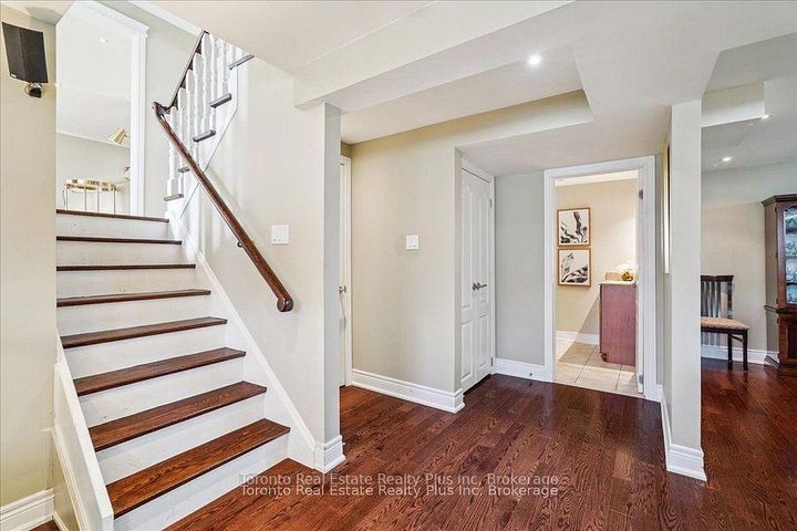 Photo 19 at 10 Sevilla Boulevard, Kleinburg, Vaughan