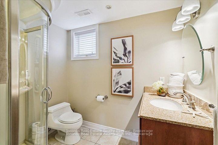 Photo 20 at 10 Sevilla Boulevard, Kleinburg, Vaughan