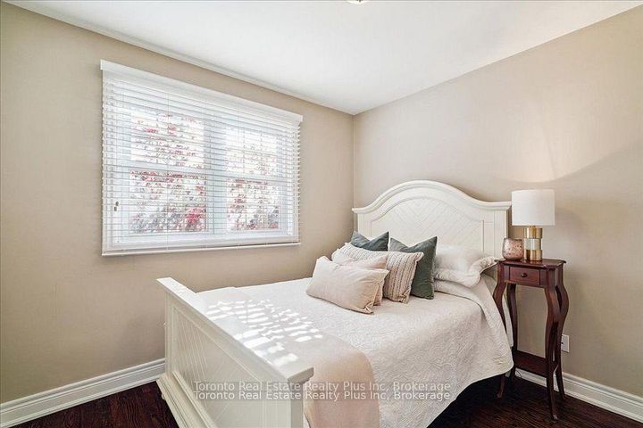 Photo 26 at 10 Sevilla Boulevard, Kleinburg, Vaughan