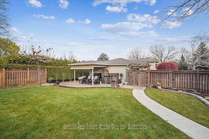 Photo 27 at 10 Sevilla Boulevard, Kleinburg, Vaughan