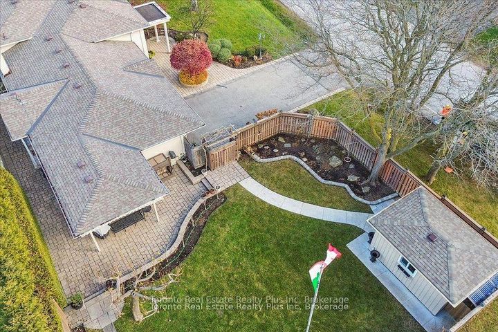 Photo 29 at 10 Sevilla Boulevard, Kleinburg, Vaughan