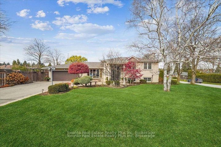 Photo 31 at 10 Sevilla Boulevard, Kleinburg, Vaughan